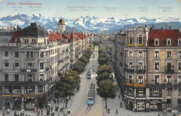 Zürich, Bahnhofstrasse, belebt mit Tram