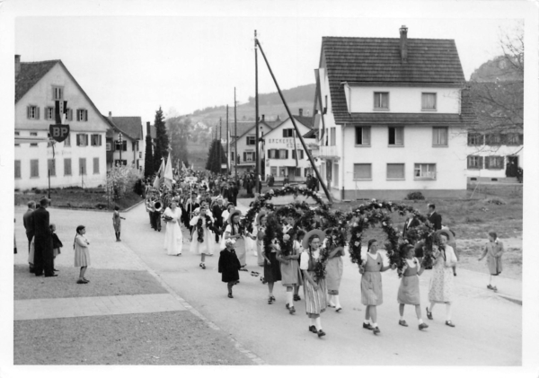Uster, Umzug