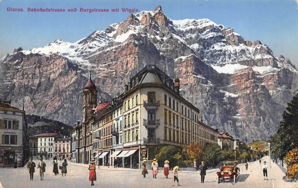 Glarus, Bahnhofstrasse und Burgstrasse mit Wiggis