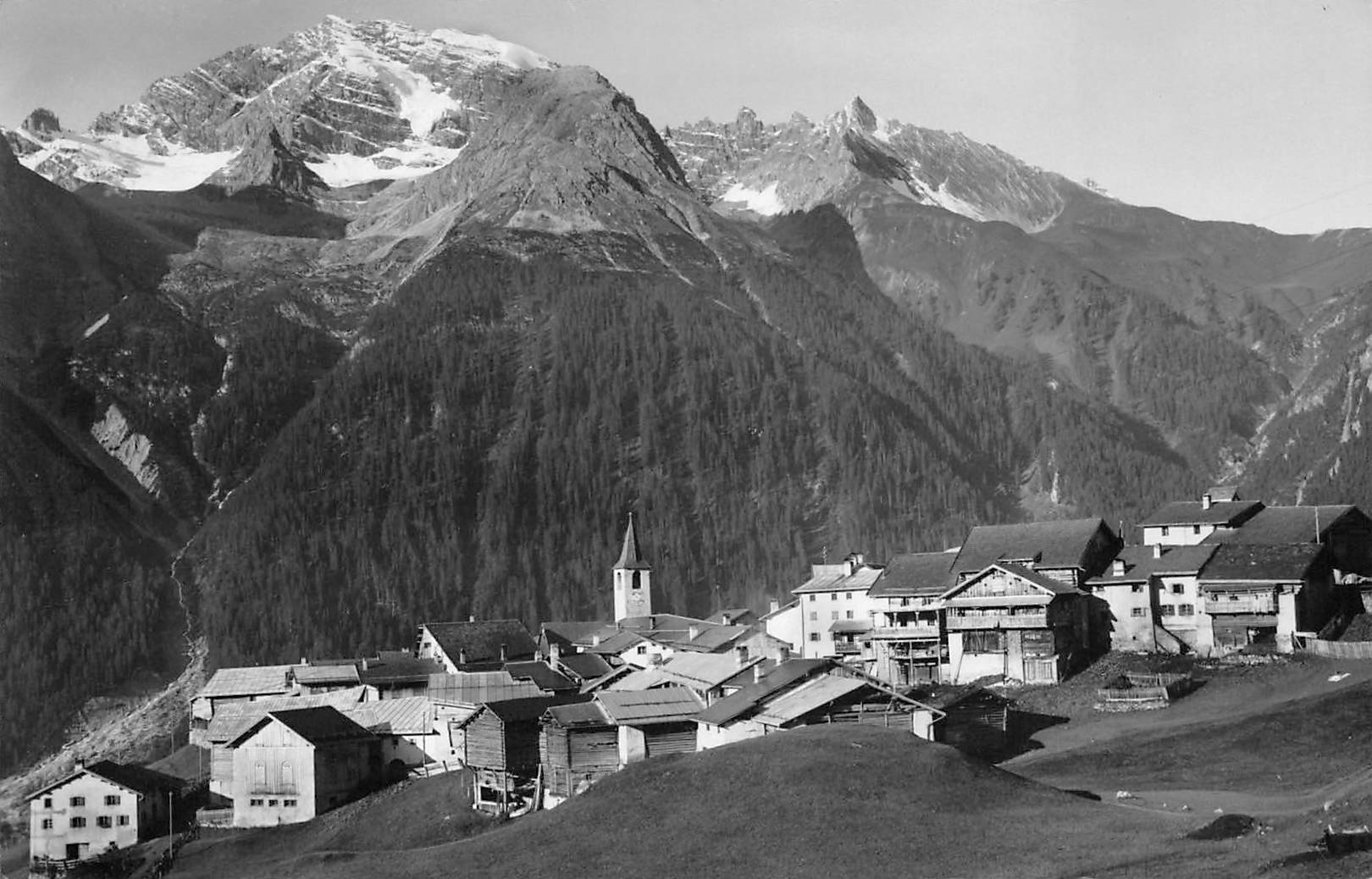 Latsch oberhalb Bergün mit Piz Aela