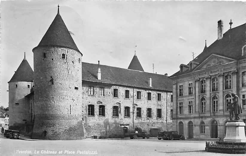 Yverdon, le Chateau et Place Pestalozzi, Oldtimer