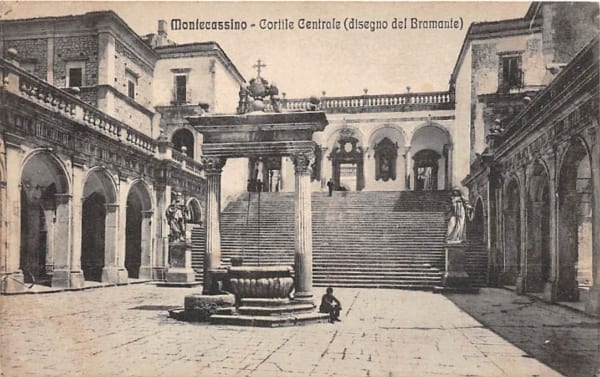 Montecassino, Cortile Centrale