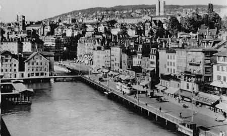 Zürich, Limmatquai, belebt mit Tram