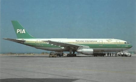 Airbus A300 B4, Pakistan International