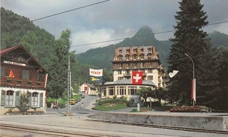 VD - Les Avants, Le College International et la Gare