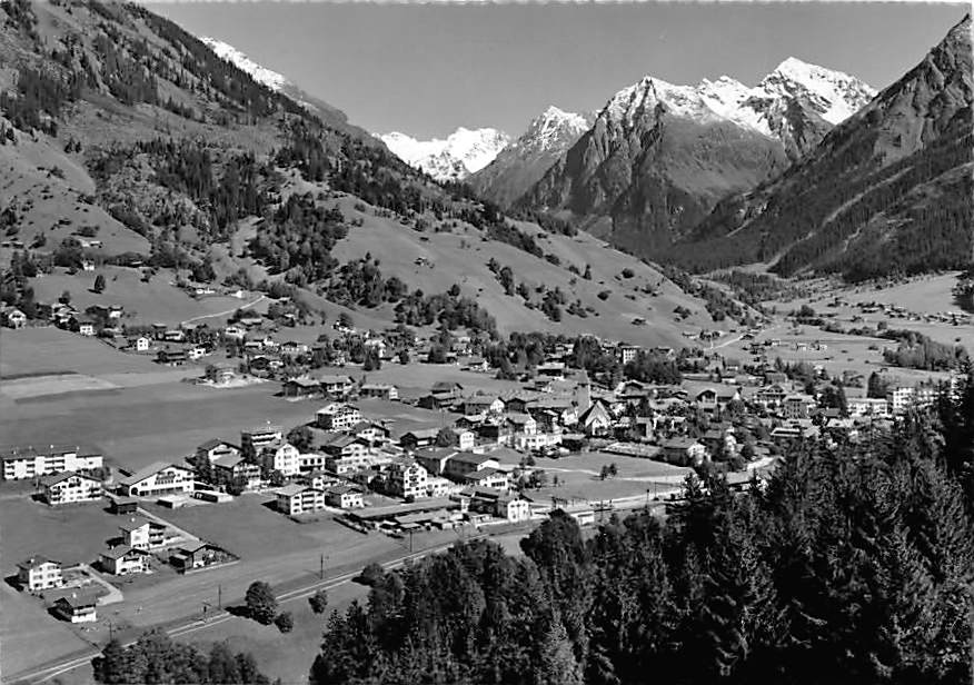 Klosters, mit Silvrettagruppe