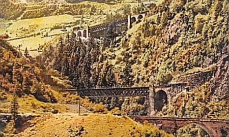 Wassen, Gotthardbahn, die drei Eisenbahnlinien