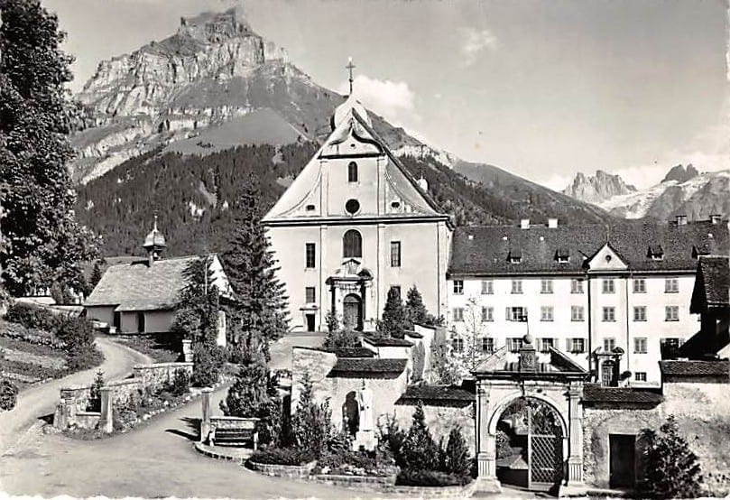 Engelberg, Kloster mit Hahnen