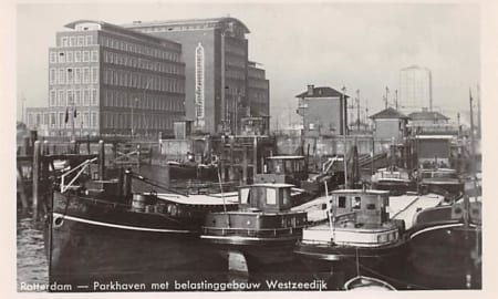 Rotterdam, Parkhaven met belastinggebouw Westzeedijk