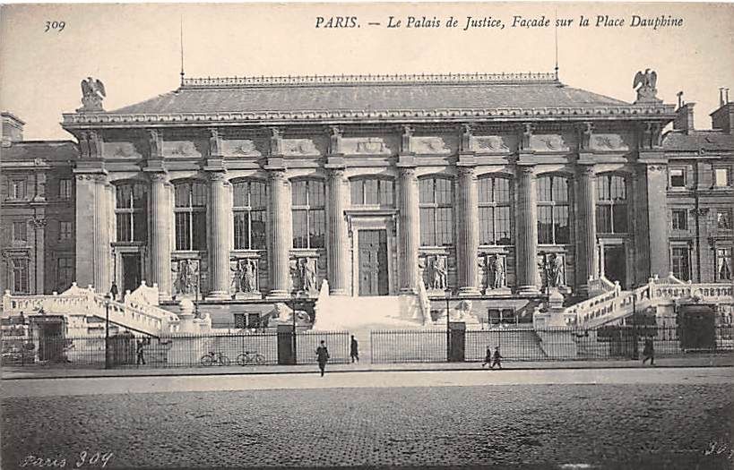 Paris, Le Palais de Justice, Facade sur la Place Dauphine