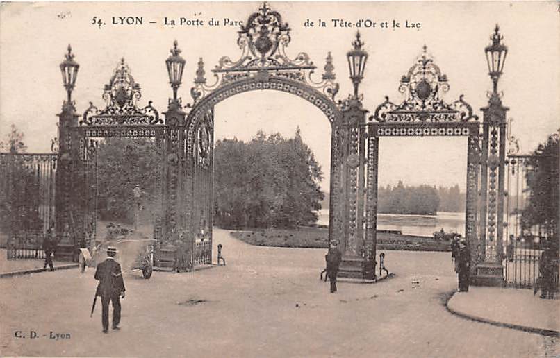 Lyon, La Porte du Parc de la Tete d'Or et le Lac