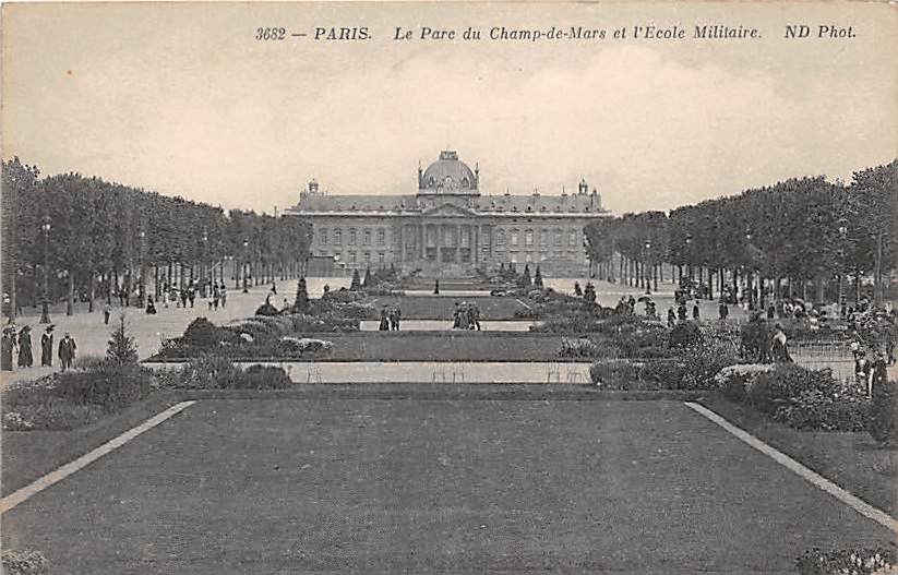 Paris, Le Parc du Champ-de-Mars et l'Ecole Militaire