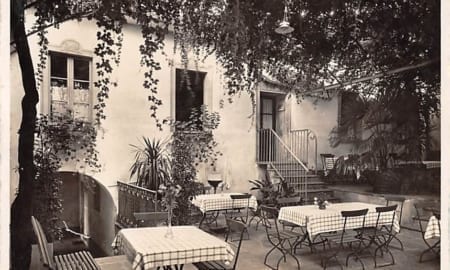 Ascona, Pension Riposo, im Hof