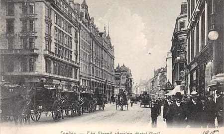 London, The Strand showing Hotel Cecil, Kutschen