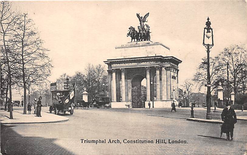 London, Triumphal Arch, Constitution Hill, Bus