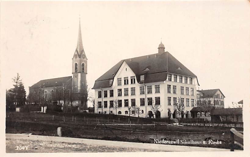 Niederuzwil, Schulhaus und Kirche
