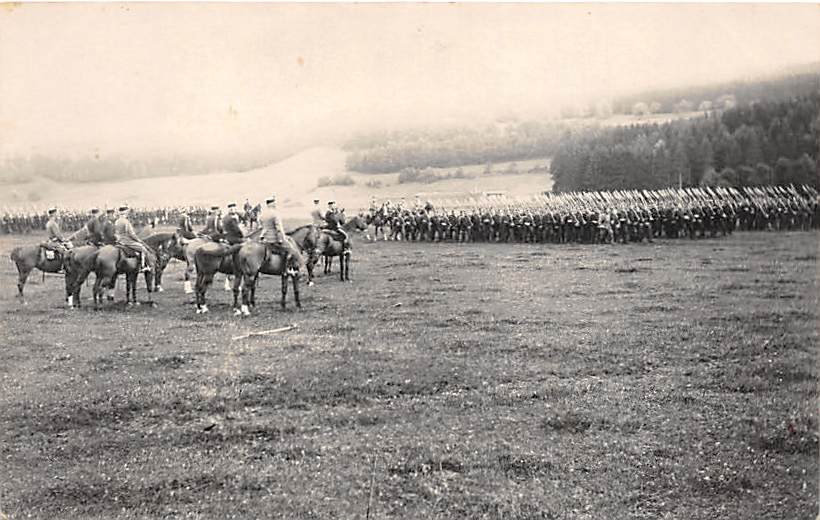 Soldaten bei der Übung, Pferde