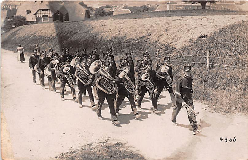 Soldaten beim Marschieren, Musikinstrumente