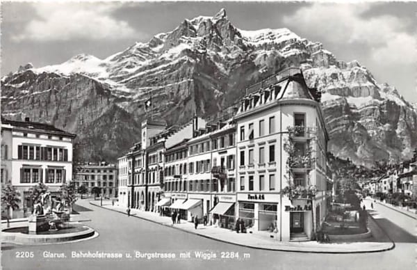 Glarus, Bahnhof- und Burgstrasse mit Wiggis