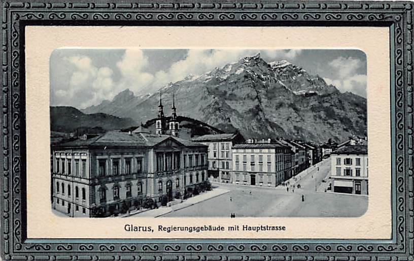 Glarus, Regierungsgebäude mit Hauptstrasse