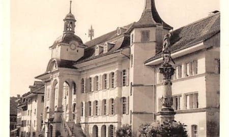 Zofingen, Rathausplatz mit Niklaus Thut Brunnen