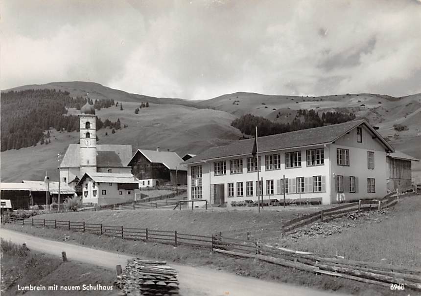 Lumbrein, mit neuem Schulhaus