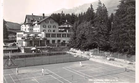 Valbella, Posthotel mit Tennisplätzen