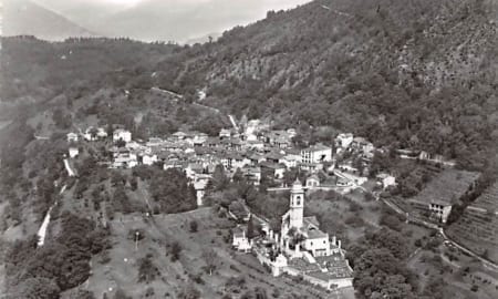 Astano, Fliegeraufnahme Hotel Post