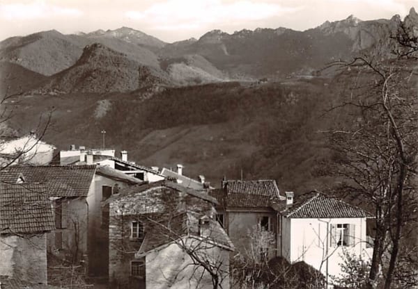 Treggia, Blick über Treggia mit Pension "Villa Barnabo"