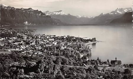 Vevey, vue générale et les Dents du Midi