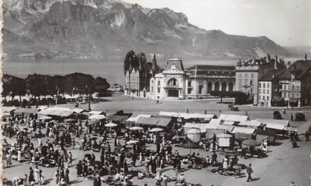 Vevey, Place du Marché et les Alpes