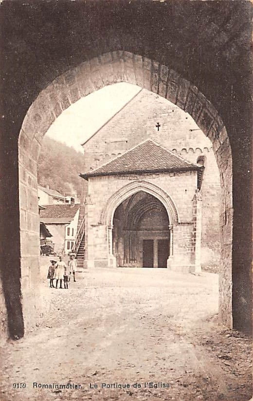 Romainmotier, Le Portique de l'Eglise