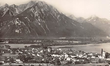 Villeneuve, vue générale et les Alpes