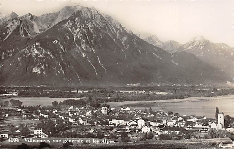 Villeneuve, vue générale et les Alpes
