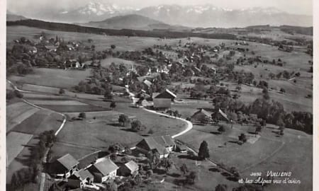 Vulliens, et les Alpes vus d'avion
