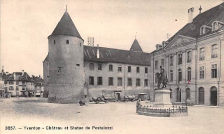 Yverdon, Chateau et Statue de Pestalozzi