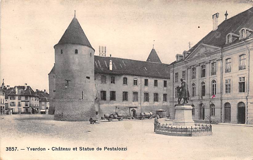 Yverdon, Chateau et Statue de Pestalozzi