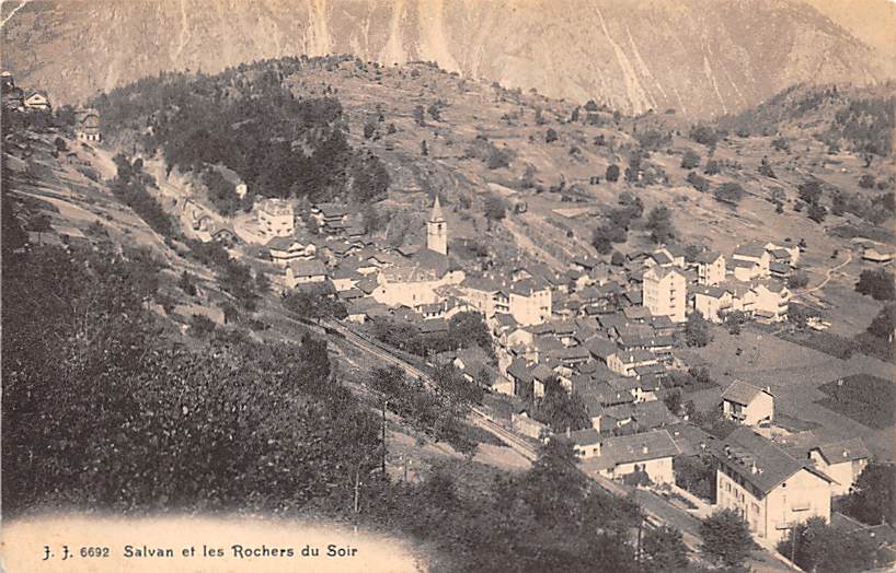 Salvan, et les Rochers du Soir