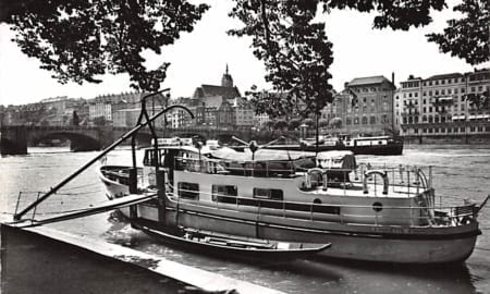 Basel, Partie am Rhein mit mittlerer Rheinbrücke
