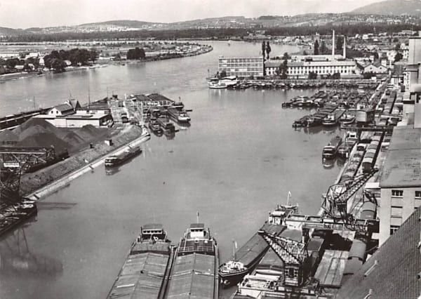 Basel, Teilansicht des Rheinhafens