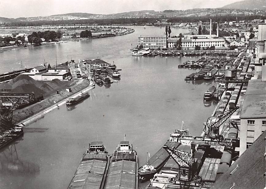 Basel, Teilansicht des Rheinhafens