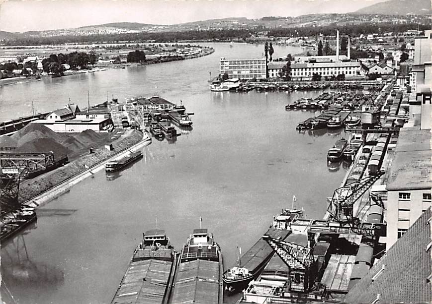 Basel, Teilansicht des Rheinhafens