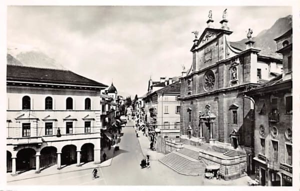 Bellinzona, Piazza della Collegiata