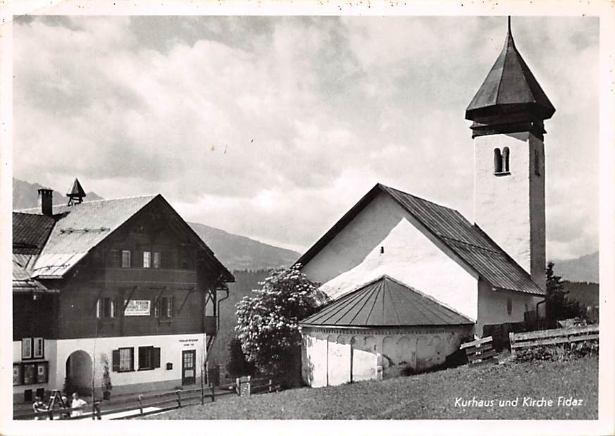 Fidaz, Kurhaus und Kirche
