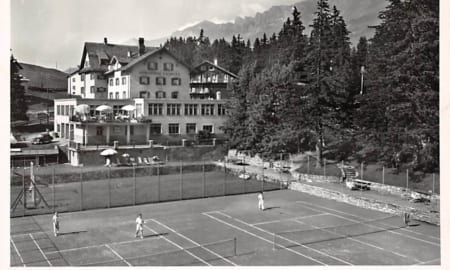 Valbella, Posthotel mit Tennisplätzen
