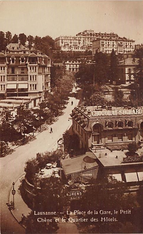 Lausanne, La Place de la Gare, le Petit Chene