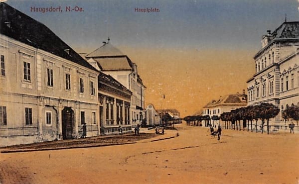 Haugsdorf, Hauptplatz