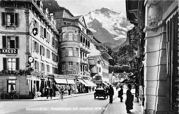 Interlaken, Hauptstrasse mit Jungfrau