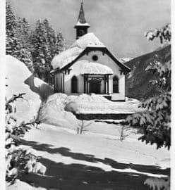 Braunwald, Kirchlein im Winter