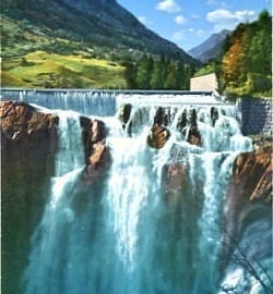 Wassen, Kaskade am Stausee bei Wassen